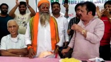 Photo of K’taka Cong MLA Eats Food Removed From Dalit Seer’s Mouth, Video Goes Viral