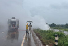 Photo of Tanker Carrying Hydrogen Overturns Causing Traffic, Panic